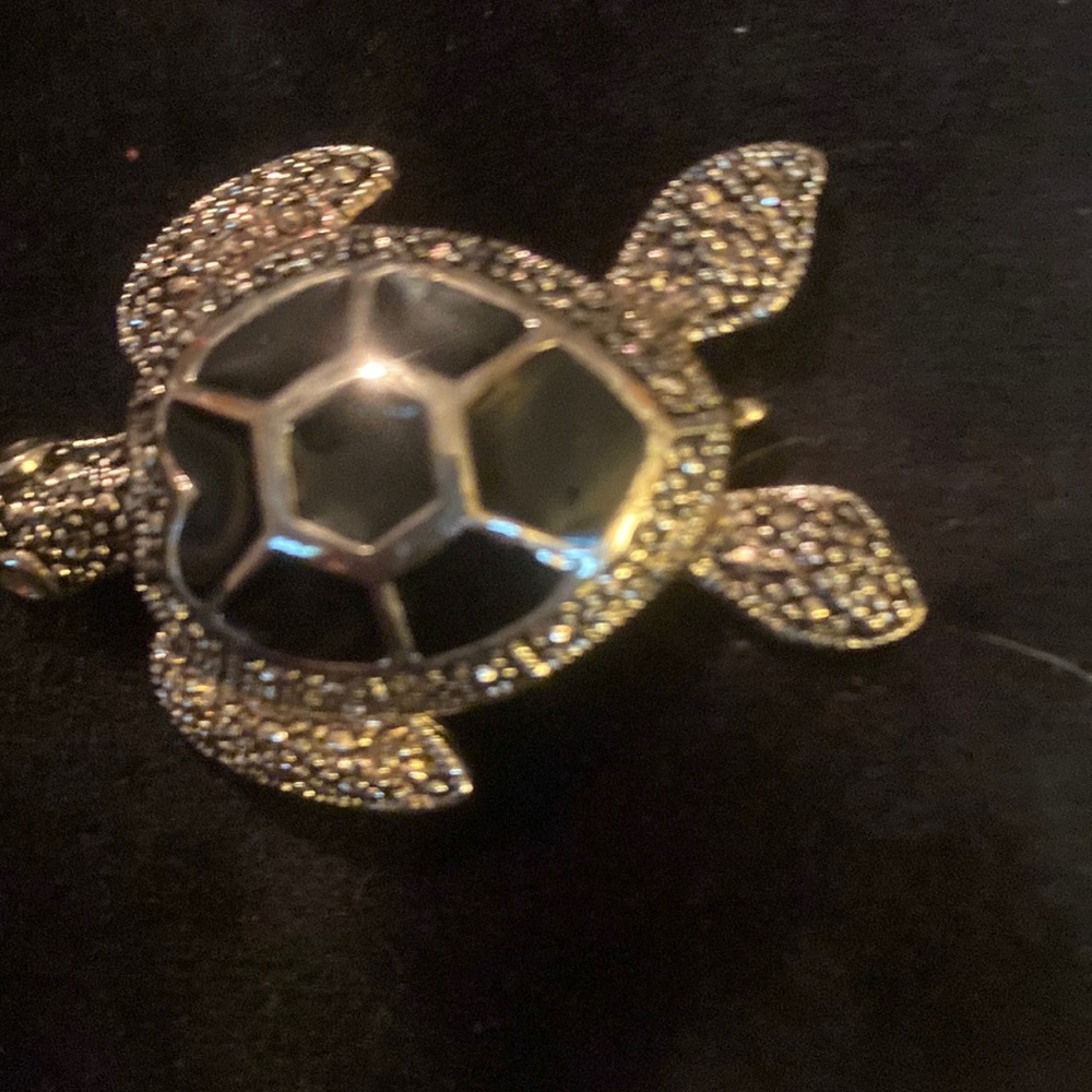 Silver marcasite sea turtle brooch with black onyx on top